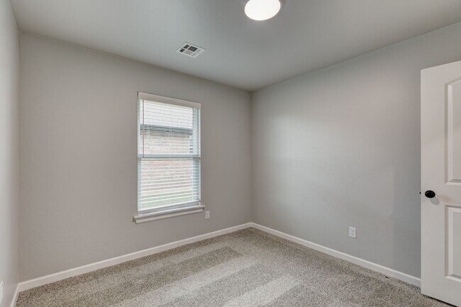 Building Photo - 634 Juniper St