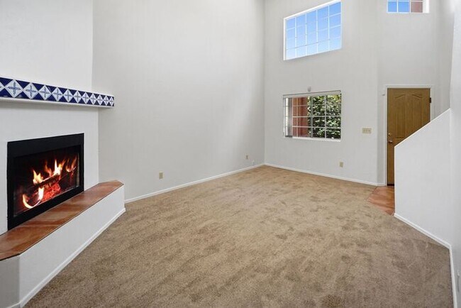 Building Photo - Elegant 4-Bed Home with Balcony & Backyard...