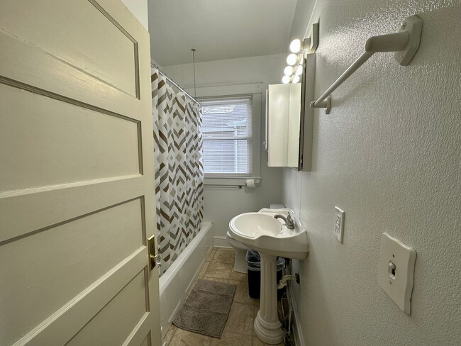 Building Photo - Fully Furnished/All Inclusive Cape Cod
