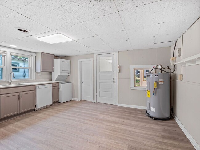 Building Photo - 2BR/1BA House for Rent in Norwich Neighborhood