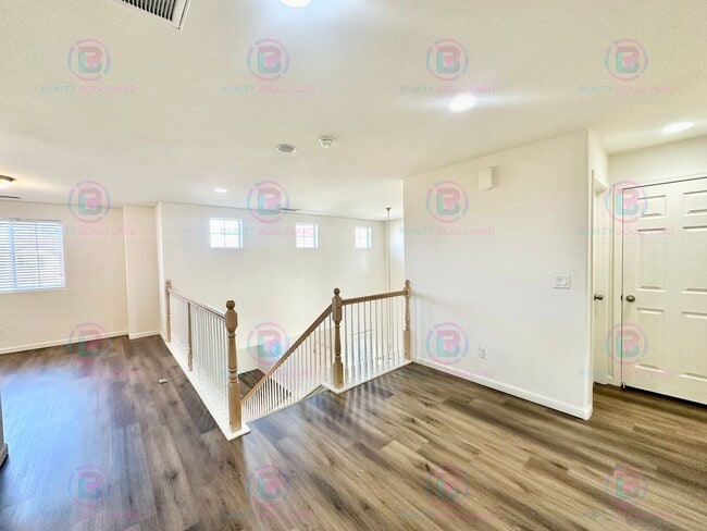 Building Photo - Spacious 4-Bedroom 3 Bath, 3 Car Garage Home with Loft, Living Room and Family Room Outdoor Kitch...