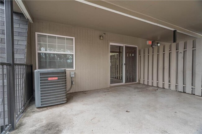 Building Photo - 295 Winding River Dr