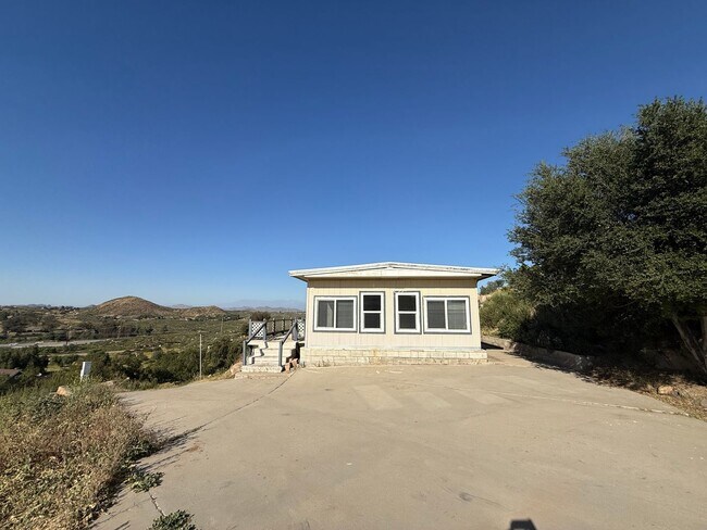 Building Photo - 3 Bedroom 2 Bath Manufactured Mobile home in Murrieta!