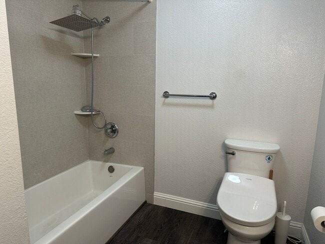 Building Photo - Remodeled and spacious 1 bedroom, 1 bathroom Condo in Downtown San Jose