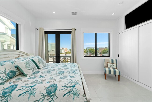 Building Photo - 247 Pescayo Ave