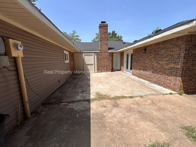 Building Photo - 8801 Meandering Way