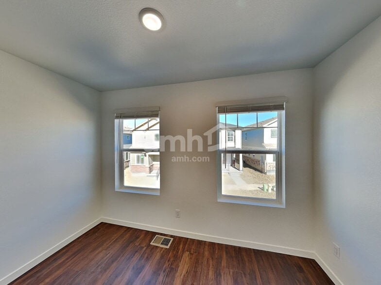 Building Photo - 374 N Addison Way