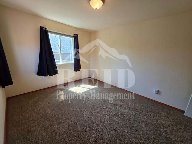 Building Photo - 1080 Heron Ridge Ave