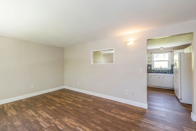 Building Photo - Renovated Ranch 3 BR/1BA/1 car garage w Fu...