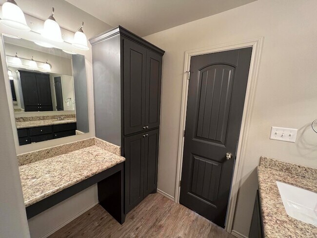 Building Photo - 716 Hillshire Ave