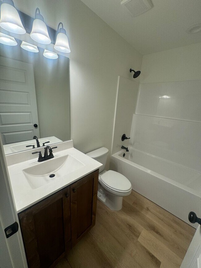 Building Photo - 8960 Acorn Ln