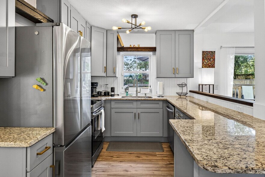 Building Photo - 1317 E Diana St