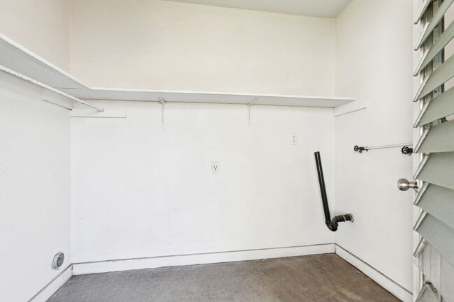 Building Photo - 124 Lake Ave