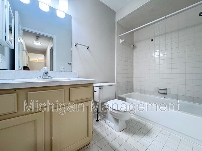 Building Photo - 173 Algansee Dr