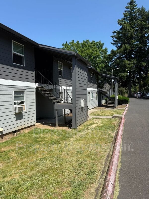 Building Photo - 3847 NE 152nd Ave