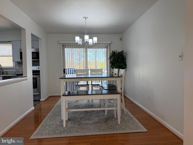 Building Photo - 18 Jameson Ln