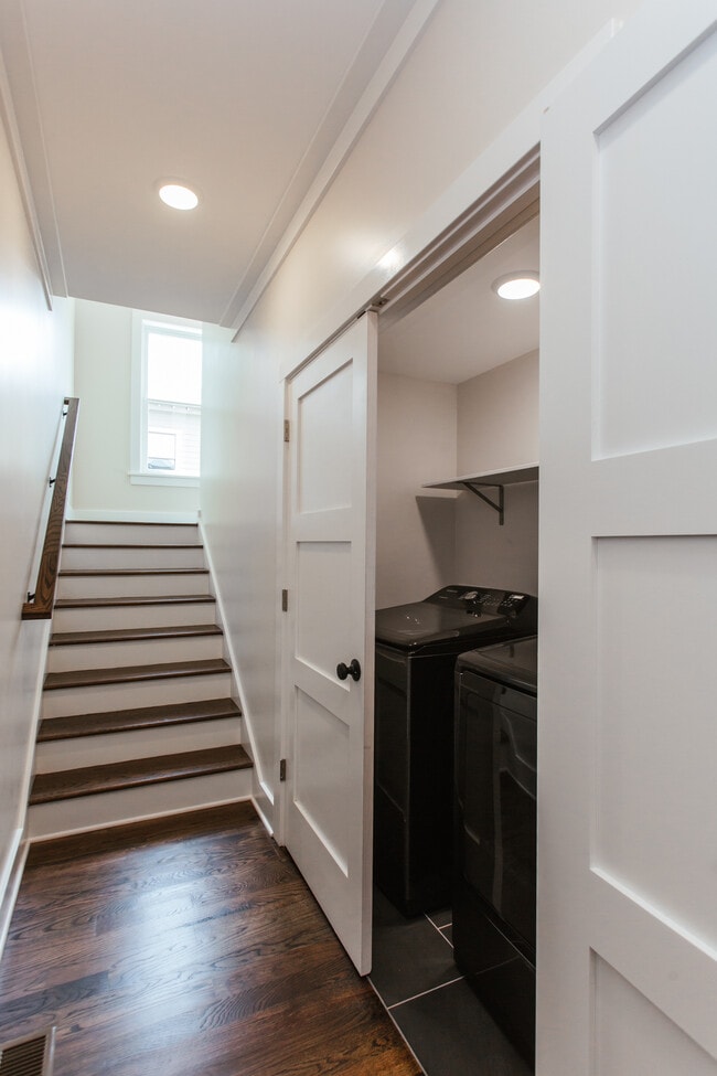 Building Photo - 132 Flint St