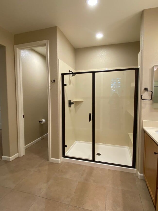 Building Photo - Livermore 3BD/2.5BA Townhouse in Great Neighborhood!
