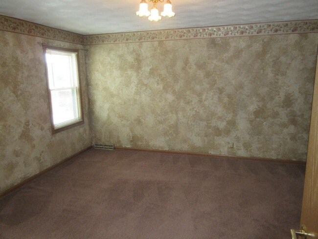 Building Photo - House in Janesville