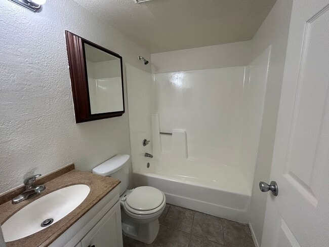 Building Photo - 5827 N 59th Dr