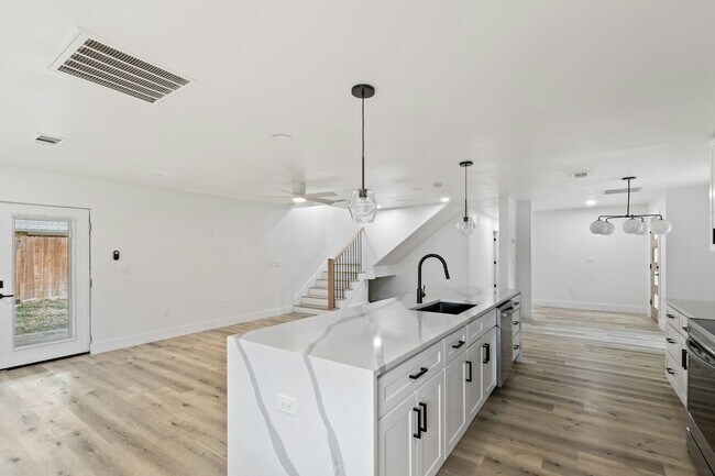 Building Photo - 15655 Regal Hill Cir