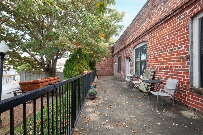 Building Photo - Industrial-Chic 2/2 Loft with Garage Near BeltLine & Downtown
