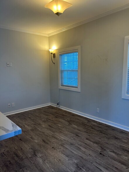 Building Photo - 832 Hilldale Ave