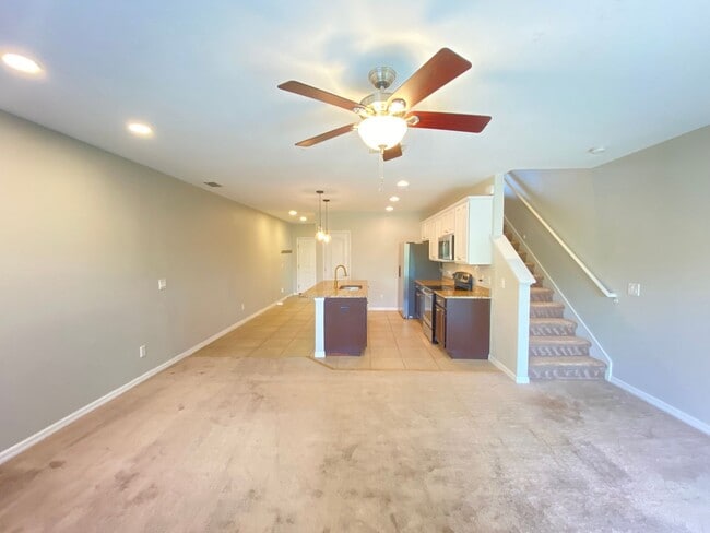 Building Photo - WINTER SPRINGS!  TUSCANY PLACE TOWNHOME - ...