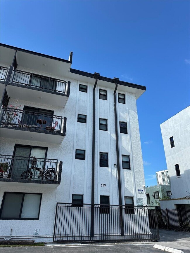 Building Photo - 529 SW 4th St