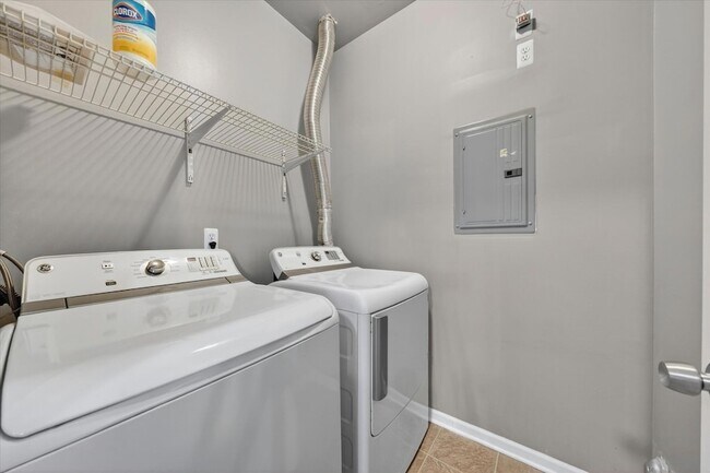 Building Photo - 23668 Northstone Village Dr