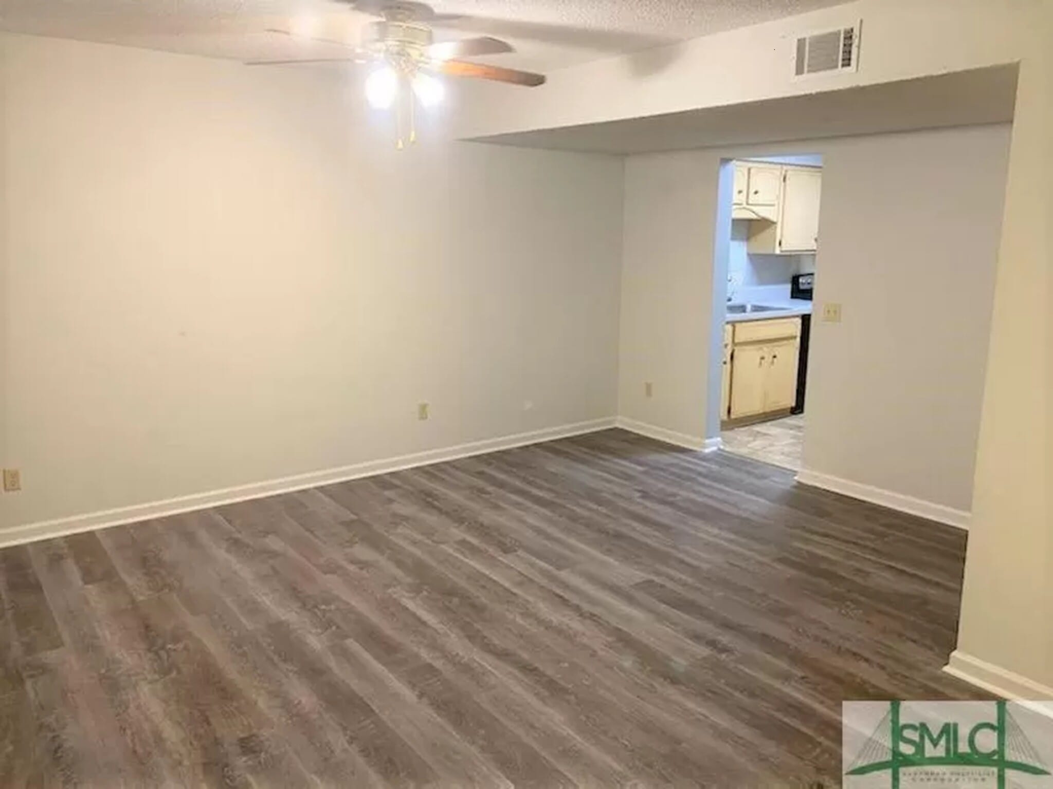 Building Photo - 912 Pineland Ave