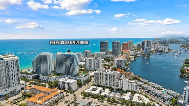 Building Photo - 3101 Bayshore Dr