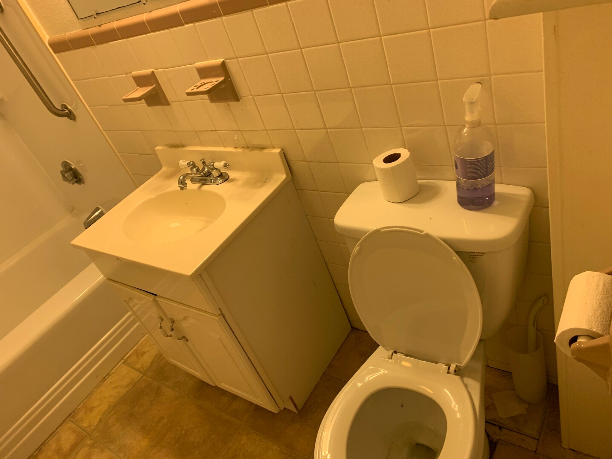 Building Photo - 468 Massasoit Rd