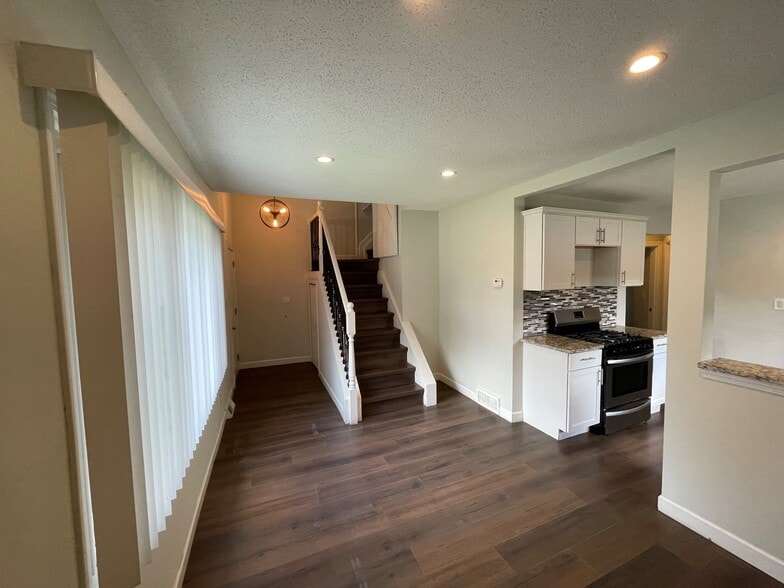 Living room - 8536 Stephens Rd