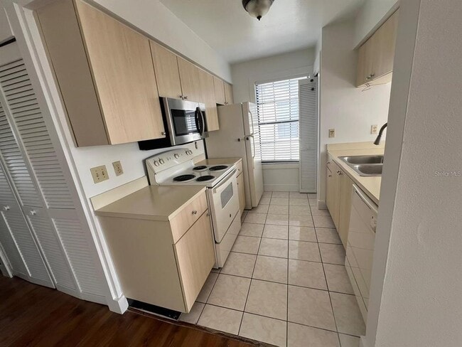 Building Photo - 3127 W Fox Squirrel Dr