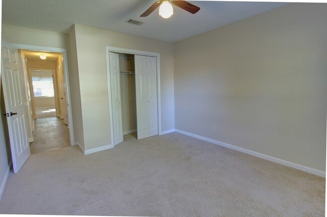 Building Photo - 809 Barrington Dr