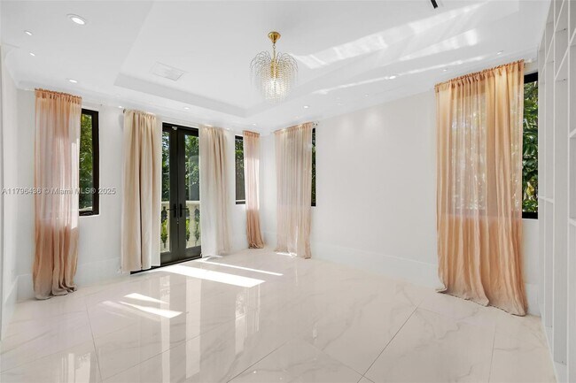 Building Photo - 8112 Los Pinos Cir