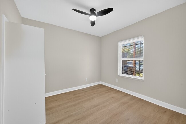 Building Photo - 889 Chas Ln