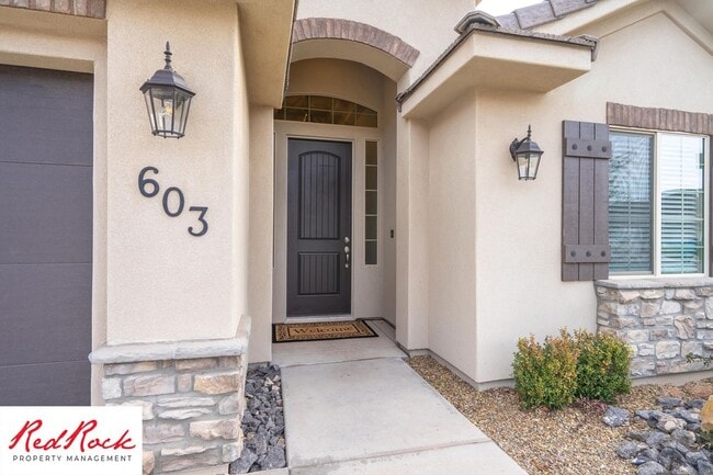 Building Photo - Beautiful 4 Bedroom Home