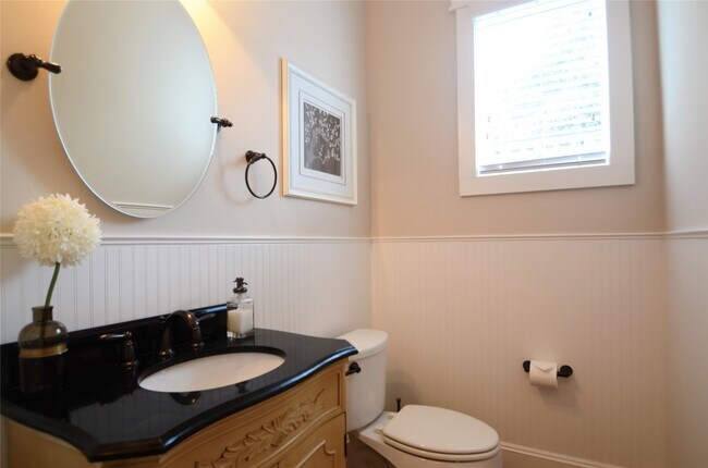 Building Photo - 8610 Ashland Way