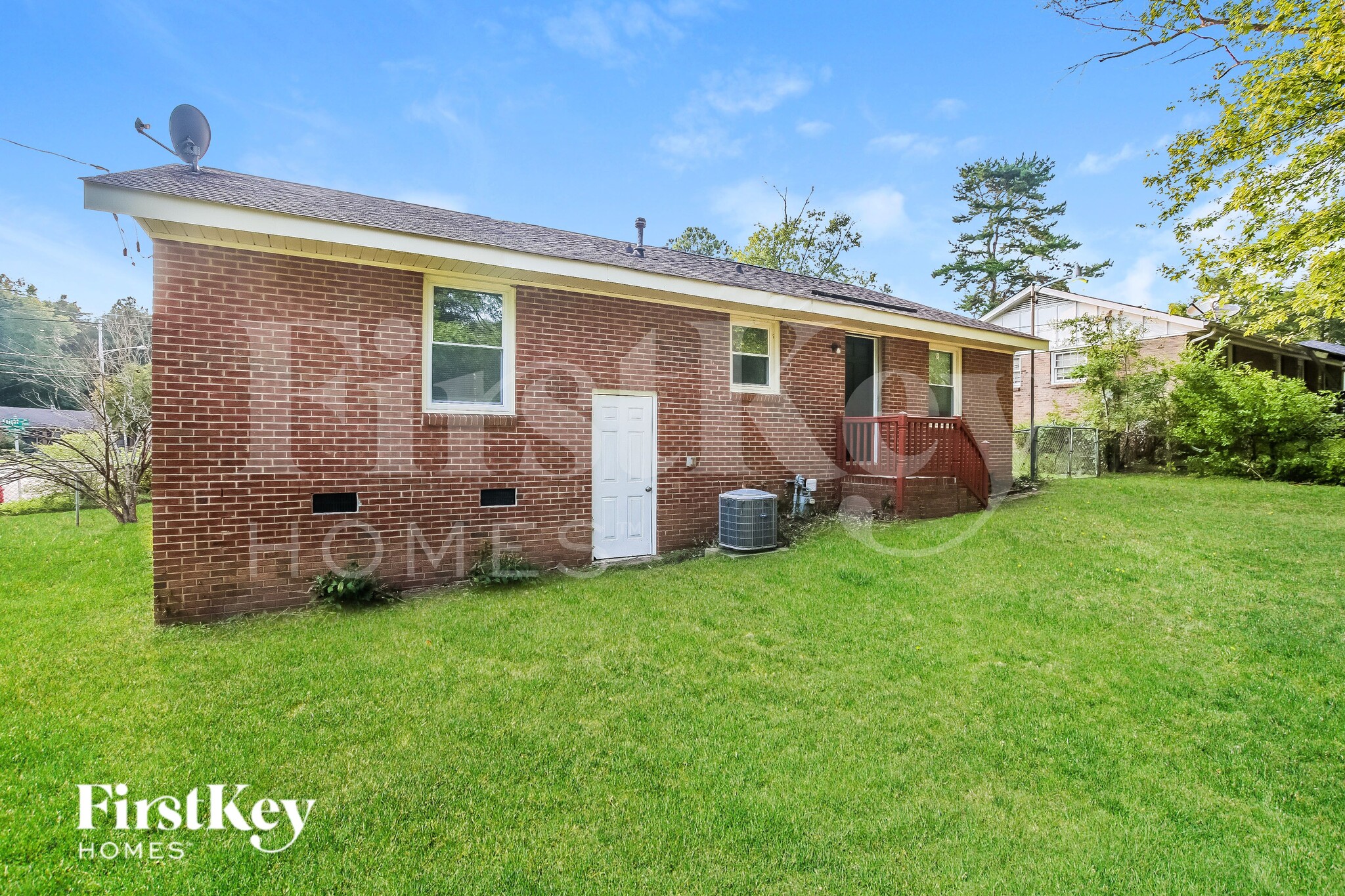 Building Photo - 2330 Knight Dr