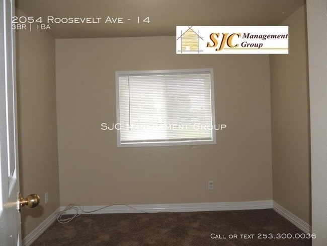 Building Photo - 2054 Roosevelt Ave