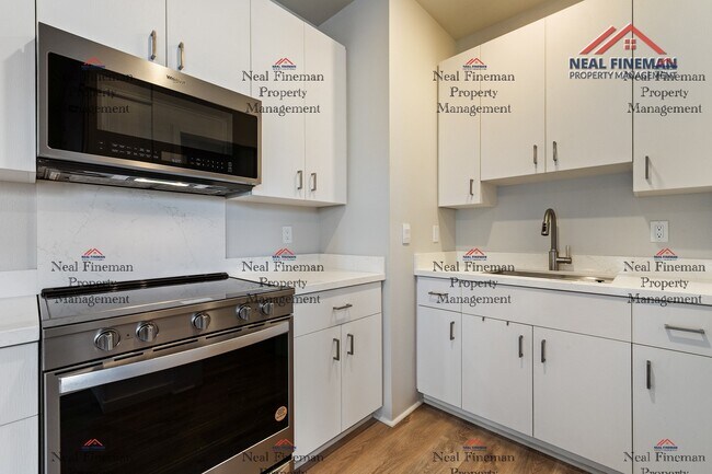 Building Photo - Partially furnished Studio, 1 Bath with st...