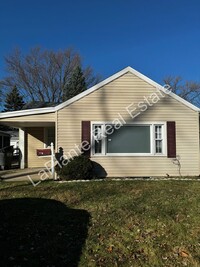 Building Photo - Spacious 3-Bedroom Home in Toledo – Ready ...