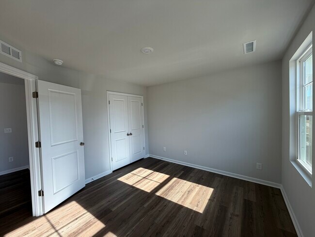 Building Photo - Carolina Springs 2