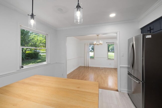 Building Photo - 3804 Zenith Pl