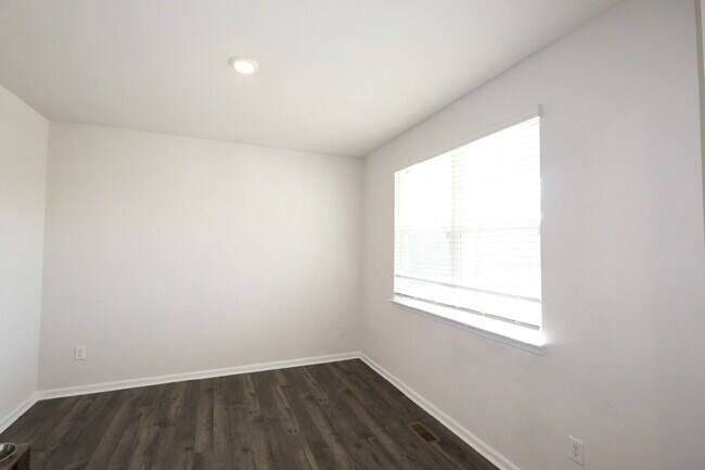 Building Photo - 7001 Batten Ct