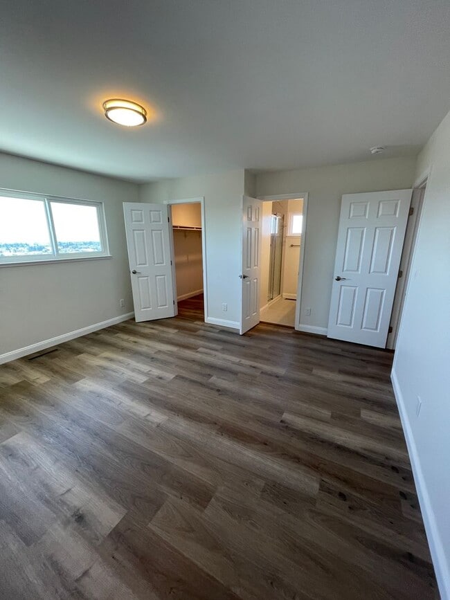 Building Photo - Newly Renovated 4 Bedroom Home with Views