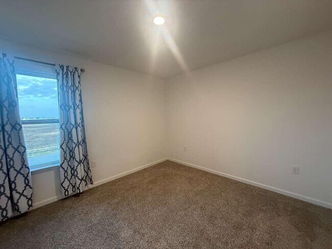 Building Photo - 128 Bluebeech St