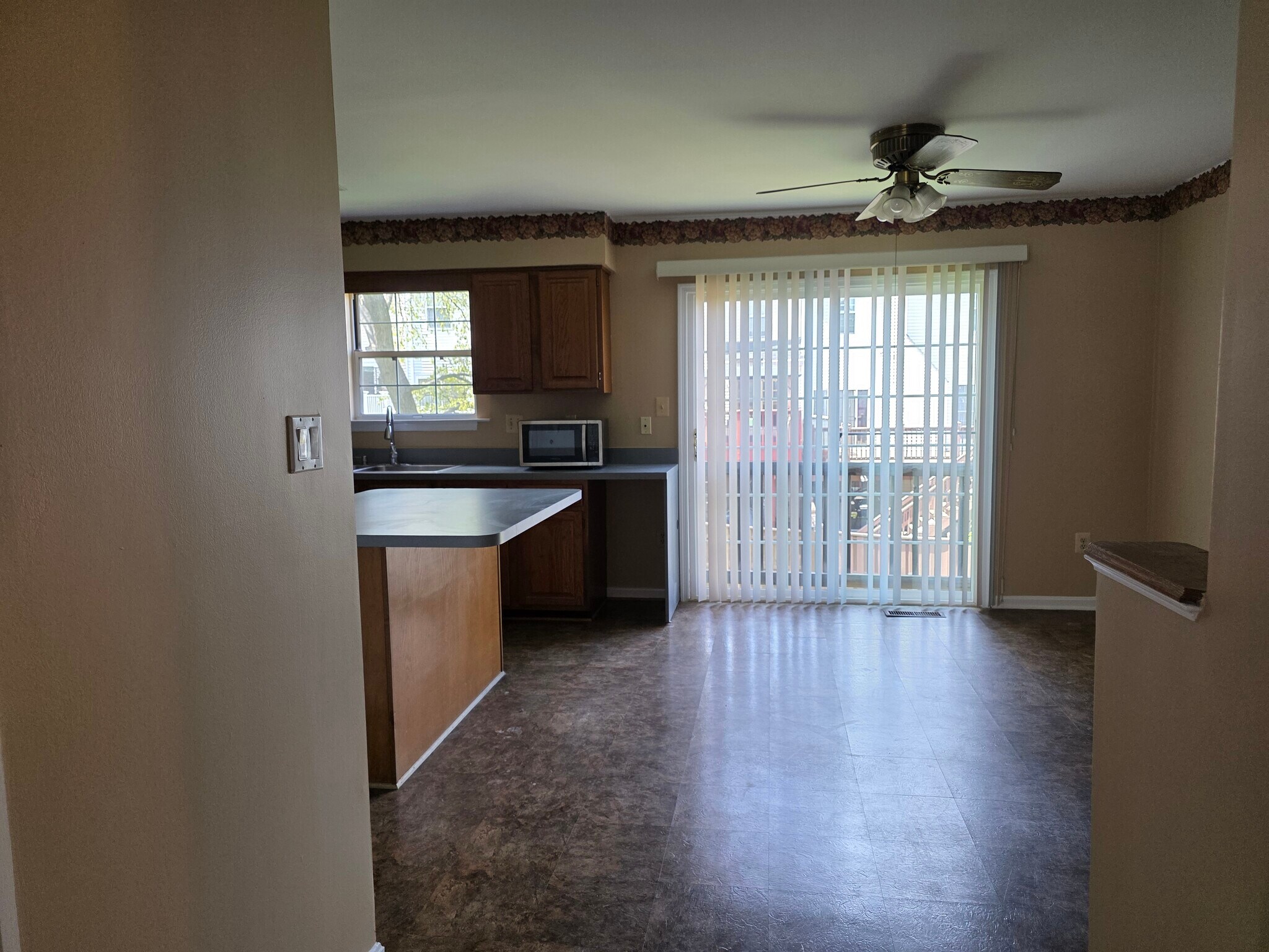 Dinner area - 8628 Indian Springs Rd